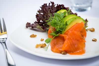 Dansk Rugbrød, røkt ørret og avocado